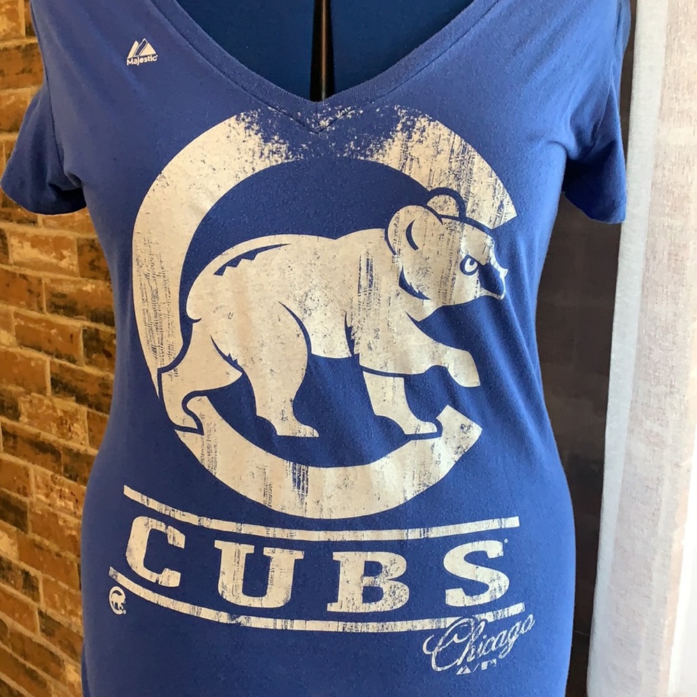 Chicago Cubs Distressed Tee— Size XL